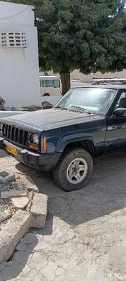 جيب شيروكي 2000
