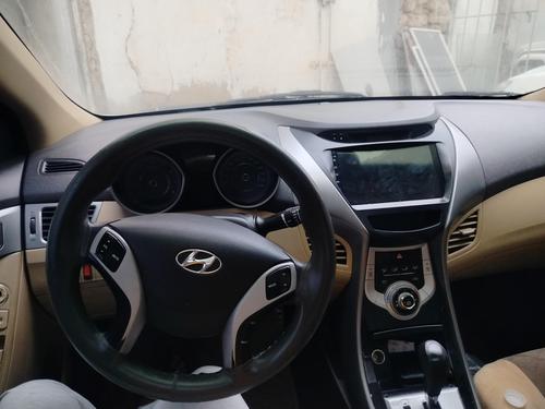 Hyundai Elantra 2012