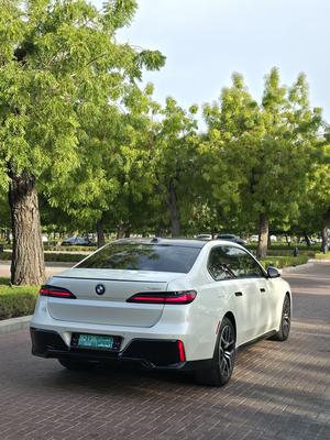 BMW 740 2023