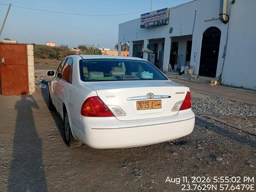 تويوتا أفالون 2000