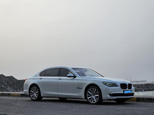 BMW 740 2012